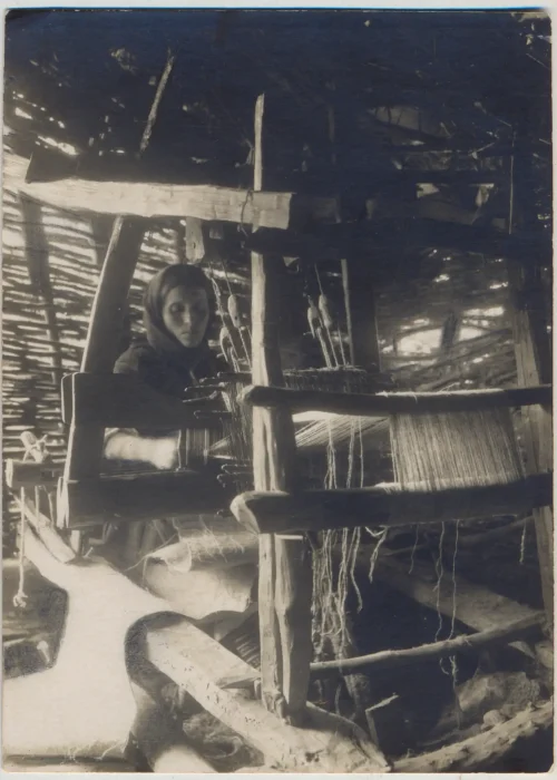 Woman weaving on a floor loom. The photo is from the beginning of 20th century. Part of Albanian weaving heritage. Photo credits: Drejtoria e Përgjithshme e Arkivave
